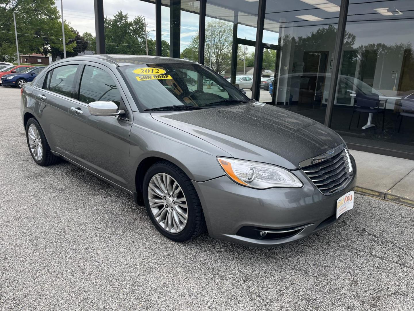 2012 Tungsten Metallic Chrysler 200 Limited (1C3CCBCG0CN) with an 3.6L V6 DOHC 24V FFV engine, 6-Speed Automatic transmission, located at 1633 W Kimberly, Davenport, IA, 52806, (563) 323-5341, 41.559456, -90.598732 - Photo#2