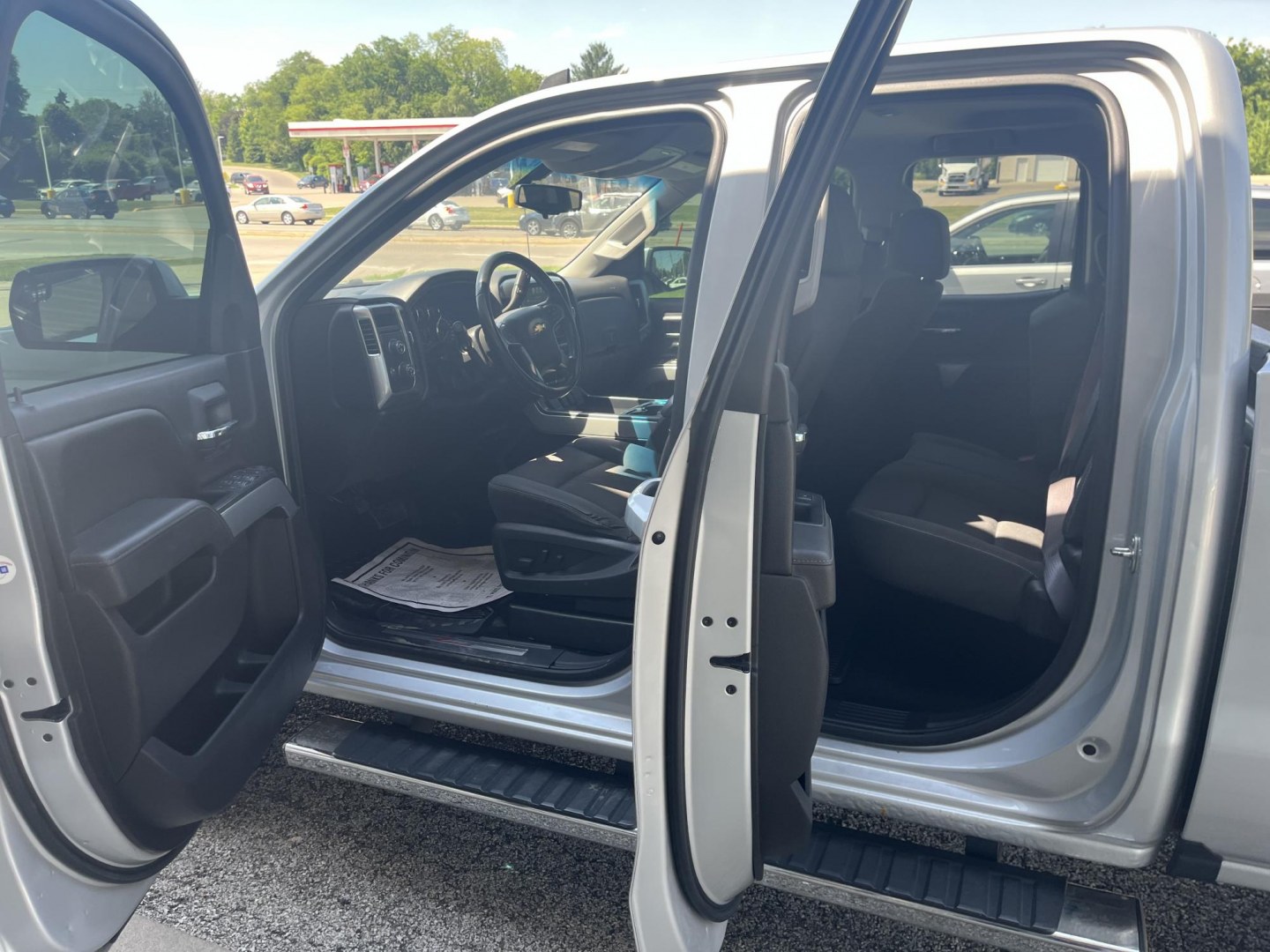 2017 Silver Ice Metallic /Dark Ash/Jet Black Chevrolet Silverado 1500 2LT (1GCVKREC5HZ) , located at 1633 W Kimberly, Davenport, IA, 52806, (563) 323-5341, 41.559456, -90.598732- Photo#8