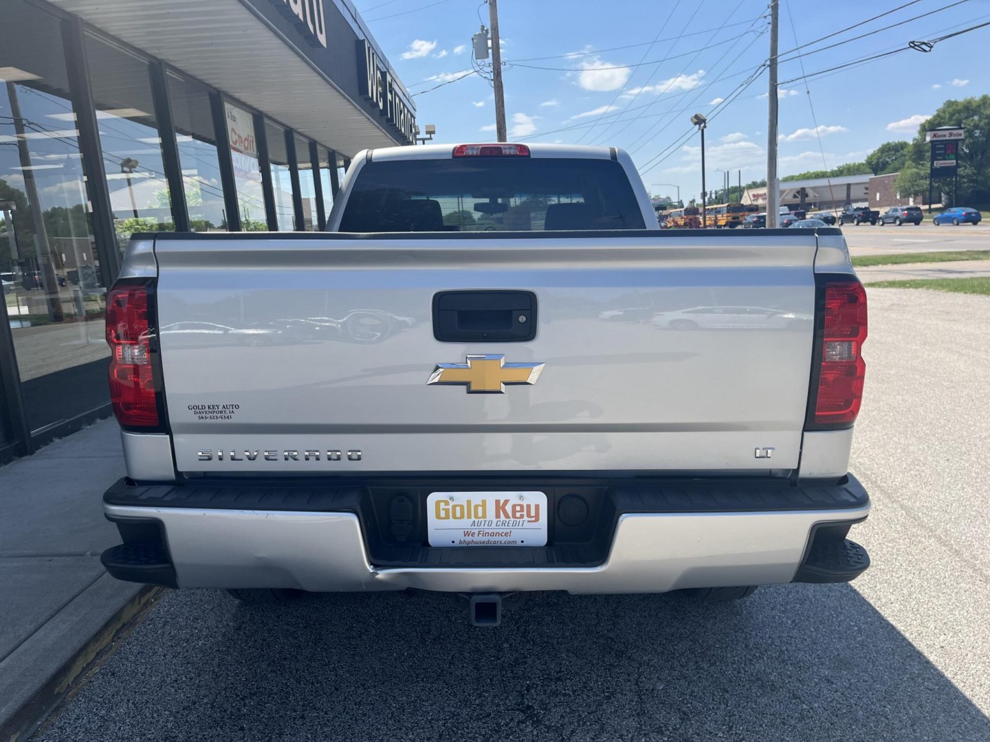 2017 Silver Ice Metallic /Dark Ash/Jet Black Chevrolet Silverado 1500 2LT (1GCVKREC5HZ) , located at 1633 W Kimberly, Davenport, IA, 52806, (563) 323-5341, 41.559456, -90.598732- Photo#4