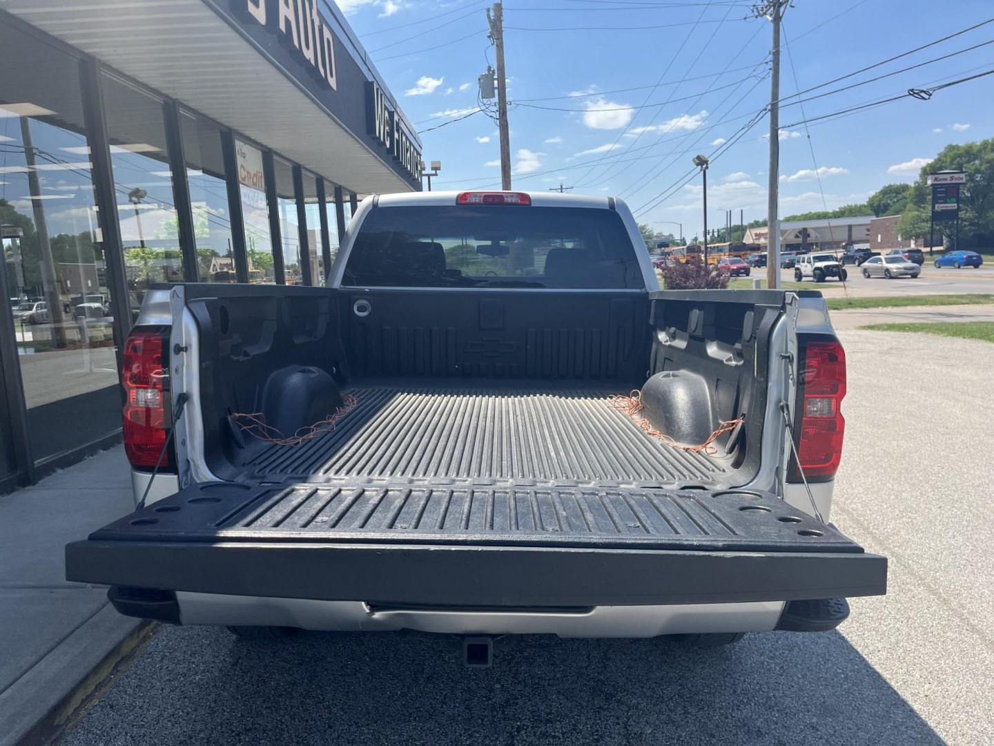 2017 Silver Ice Metallic /Dark Ash/Jet Black Chevrolet Silverado 1500 2LT (1GCVKREC5HZ) , located at 1633 W Kimberly, Davenport, IA, 52806, (563) 323-5341, 41.559456, -90.598732- Photo#5